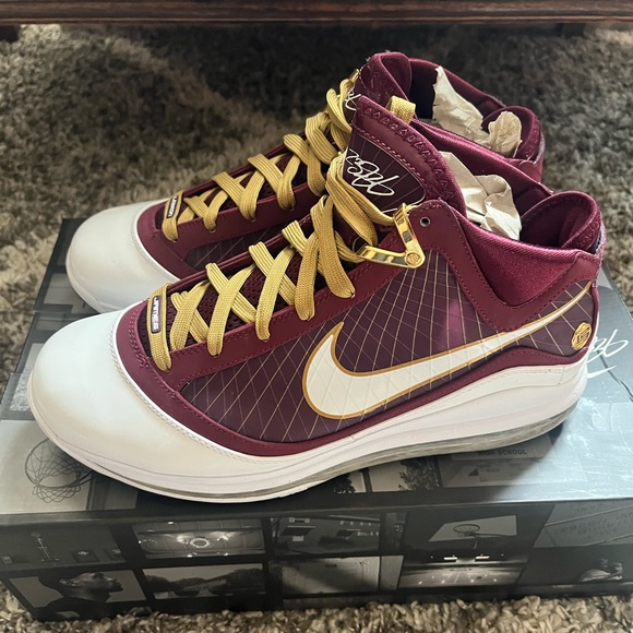 Air max nike LeBron VII LeBron is king main image 4